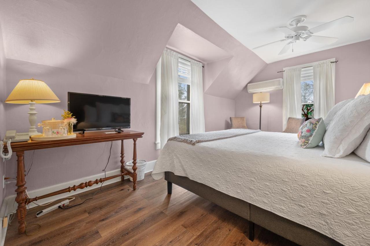 Brook Farm Inn Ленокс Екстер'єр фото