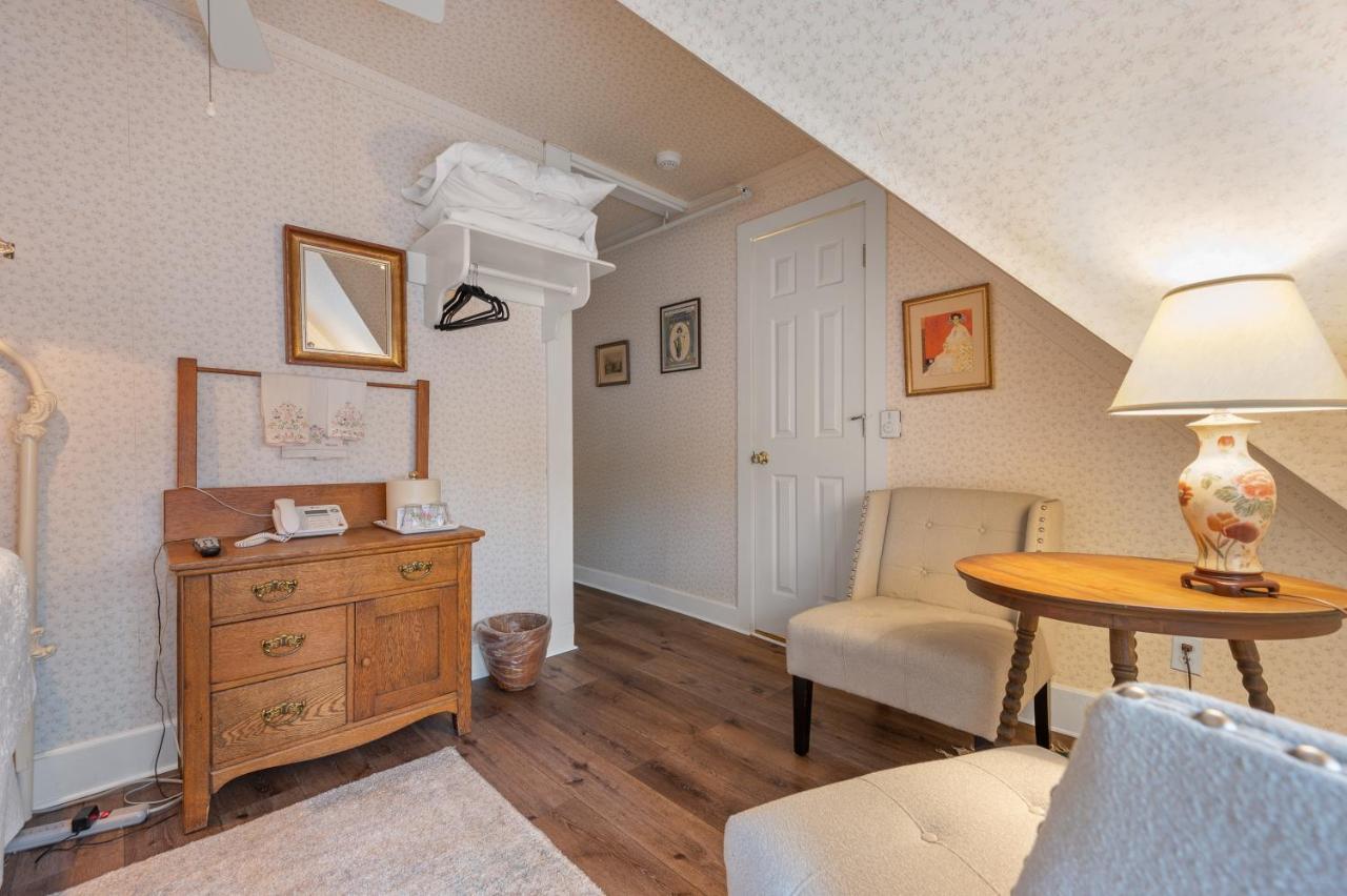 Brook Farm Inn Ленокс Екстер'єр фото