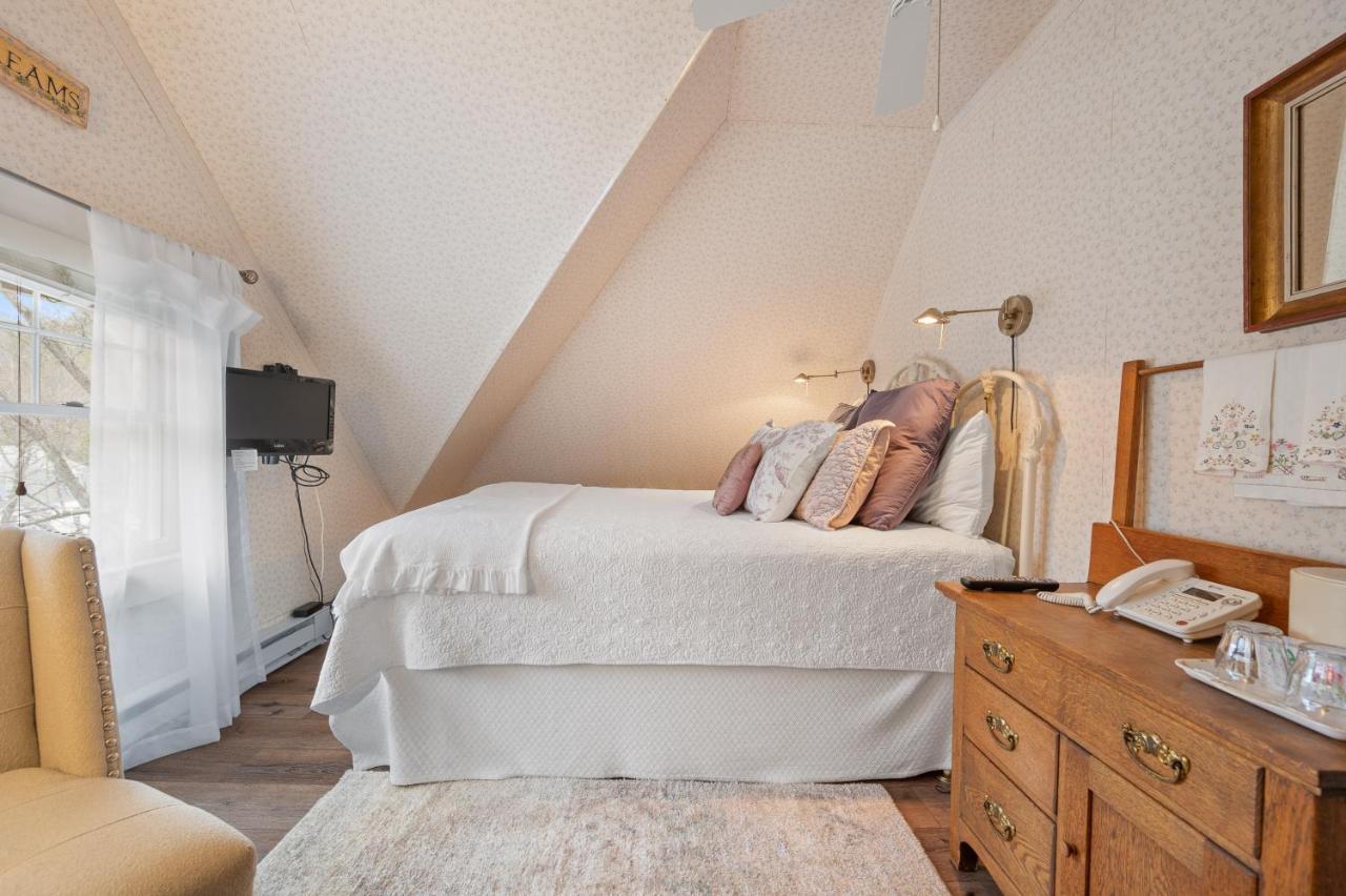 Brook Farm Inn Ленокс Екстер'єр фото