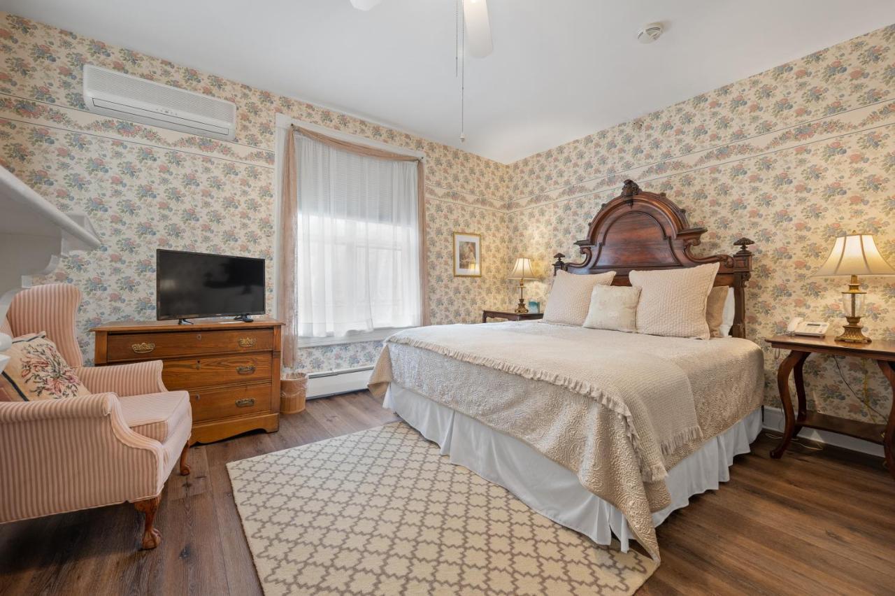 Brook Farm Inn Ленокс Екстер'єр фото