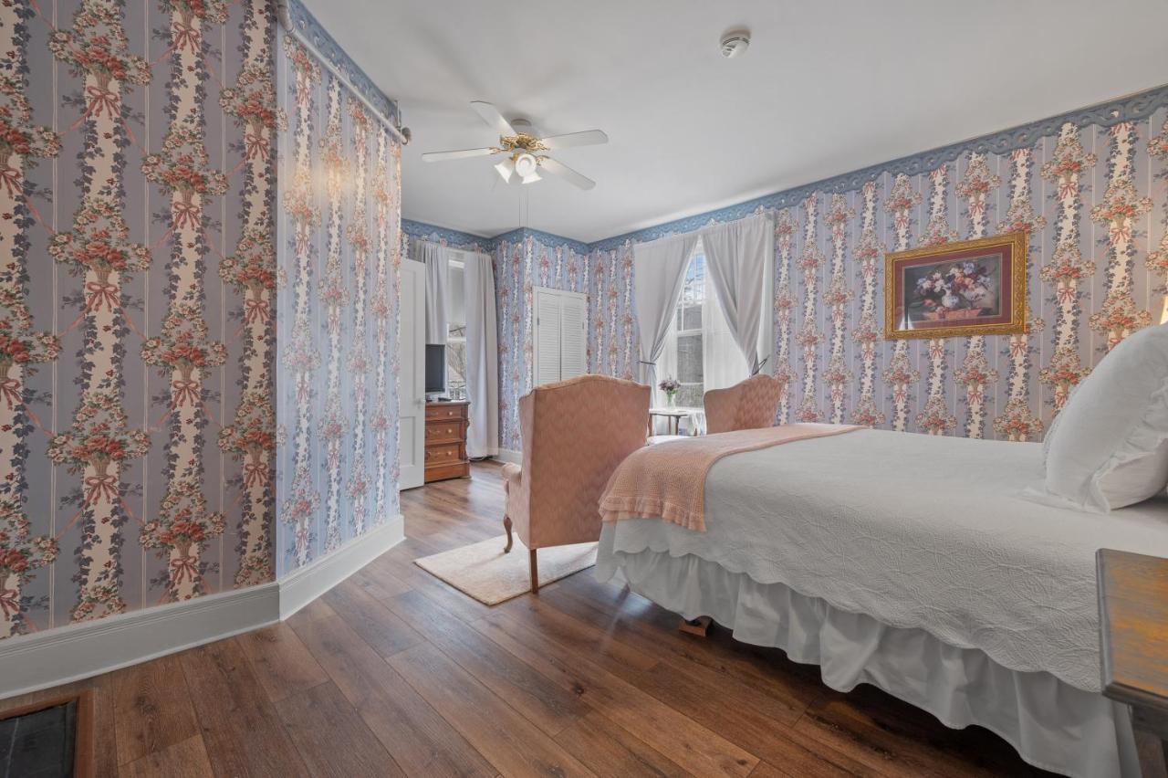 Brook Farm Inn Ленокс Екстер'єр фото