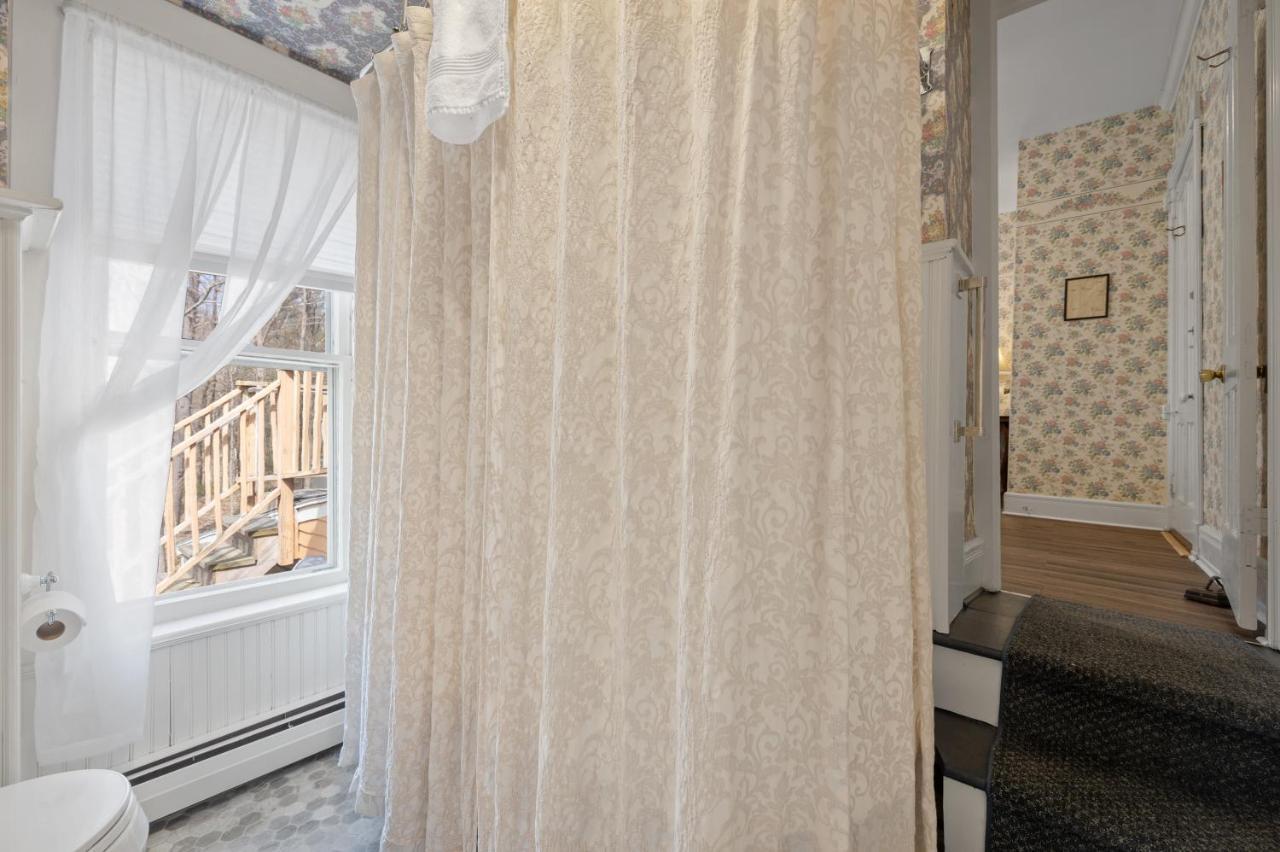 Brook Farm Inn Ленокс Екстер'єр фото