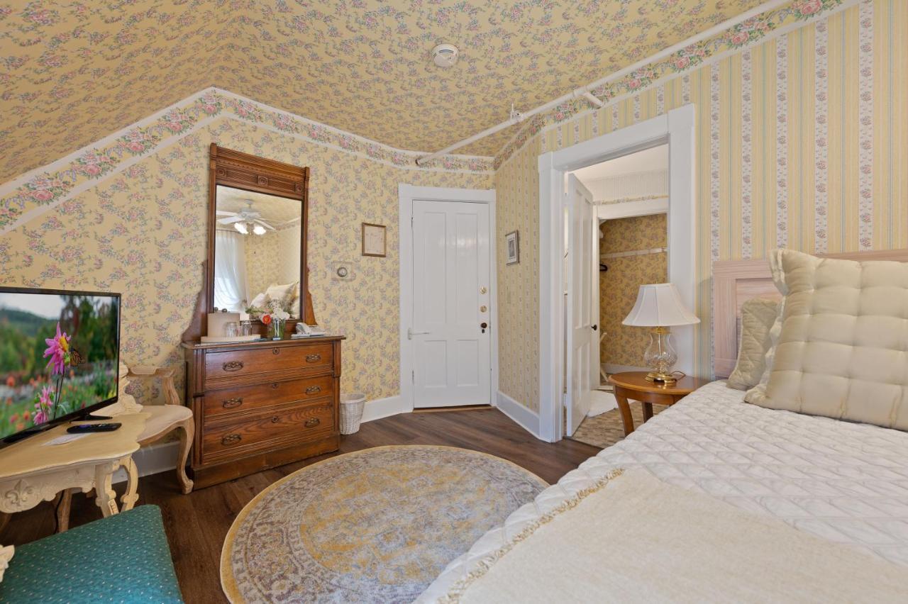 Brook Farm Inn Ленокс Екстер'єр фото
