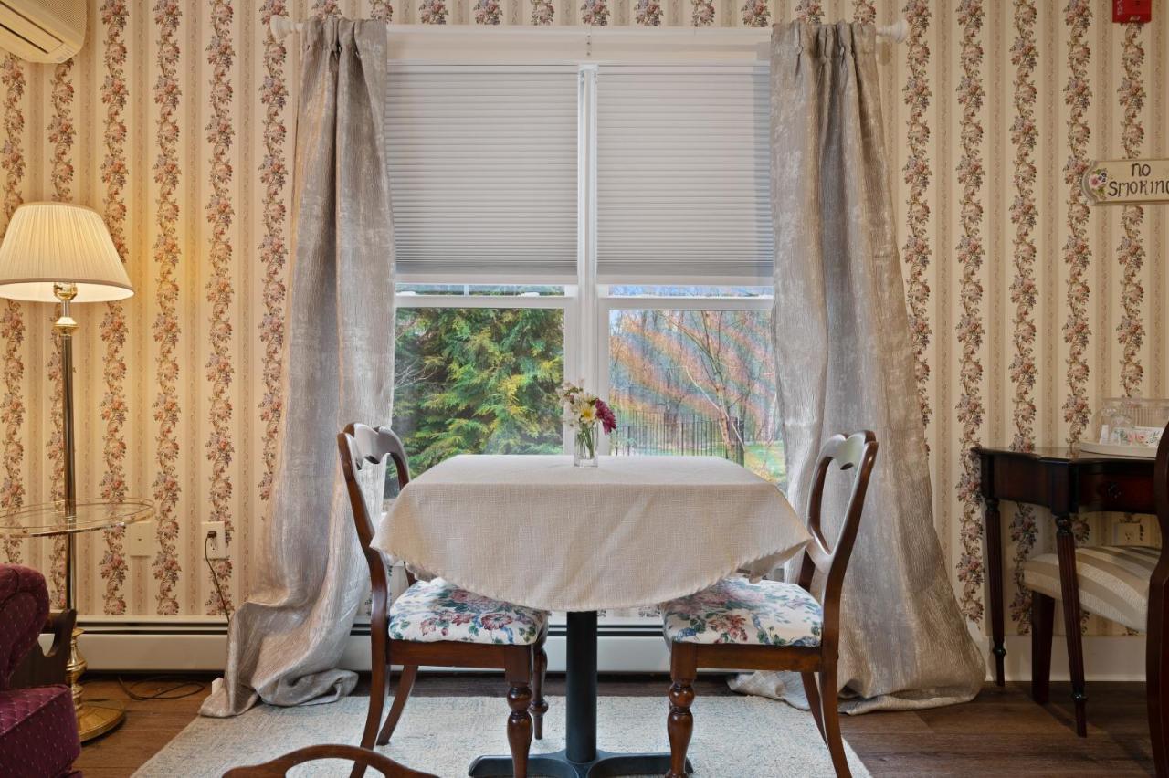 Brook Farm Inn Ленокс Екстер'єр фото