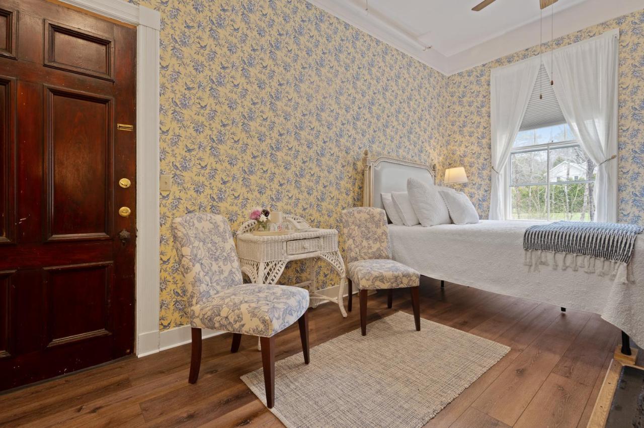 Brook Farm Inn Ленокс Екстер'єр фото