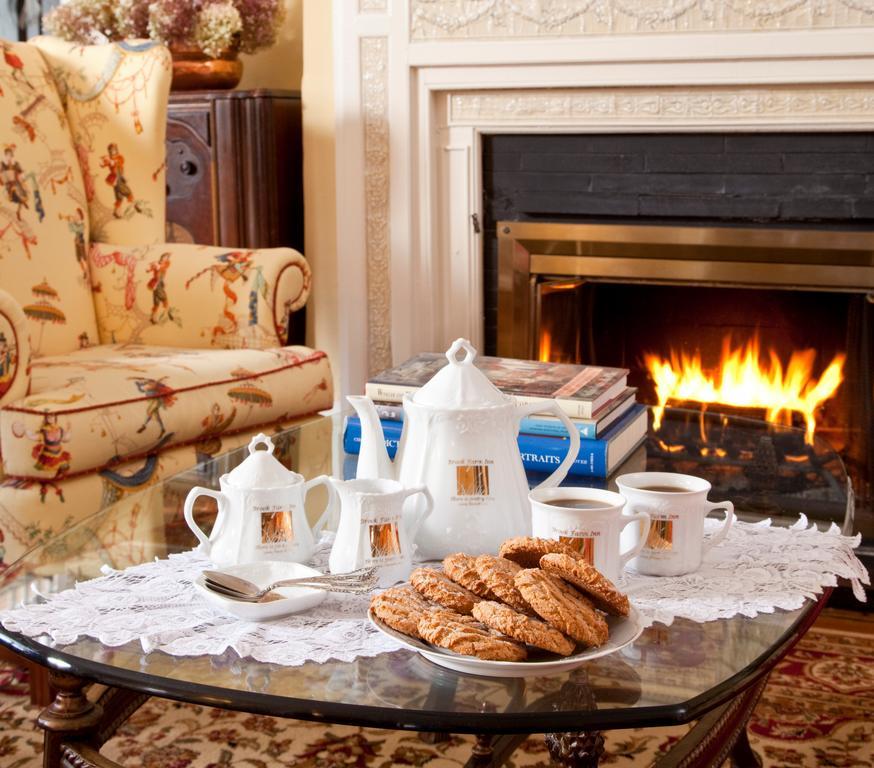 Brook Farm Inn Ленокс Екстер'єр фото